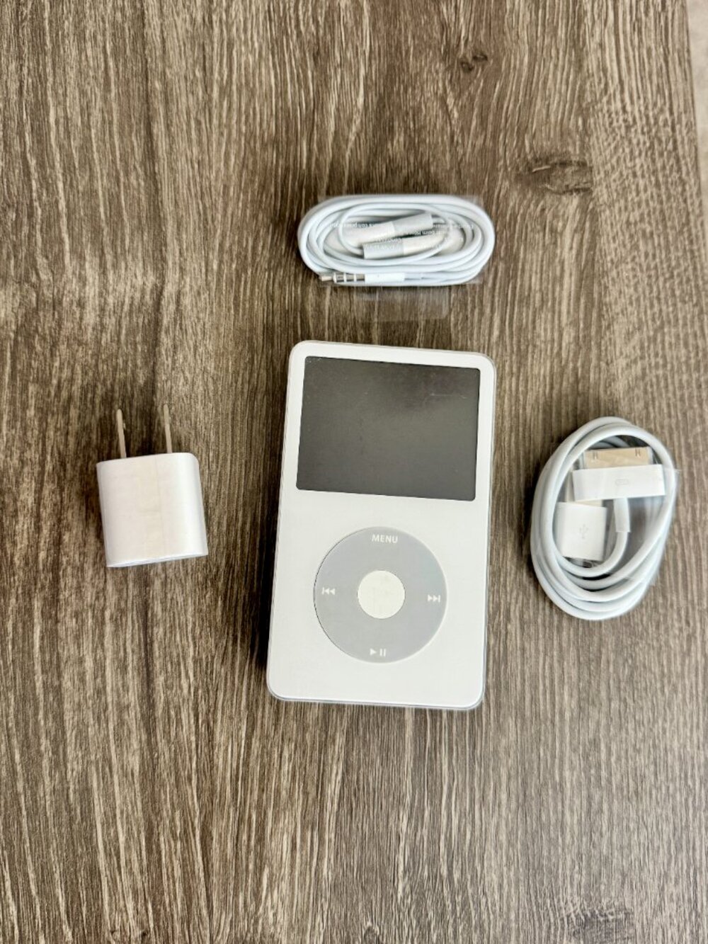 Apple iPod Video 5th Gen 60GB A1136 Tested + Apple Cable Charger Earbuds AS-IS